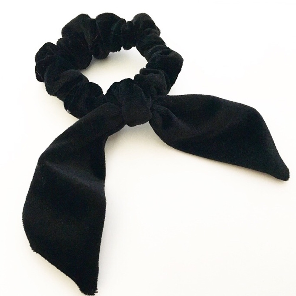 3 Velvet Bow-Tie Scrunchies